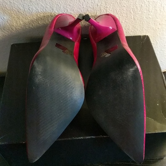 Faux Alagator style Fuchsia Shoes - Picture 3 of 7